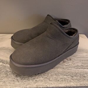 American Eagle Size 10 Comfy Gray Slides - Worn Once!